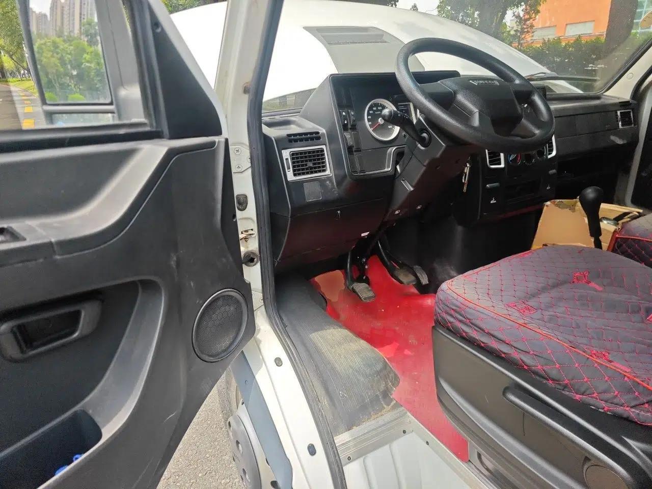 Iveco Daily 2021 2.8T V35 VAN厢式 Delivery Van 3-Seater Short Wheelbase Mid-Roof Design with Dual Tires and Side Sliding Doors — миниатюра 16