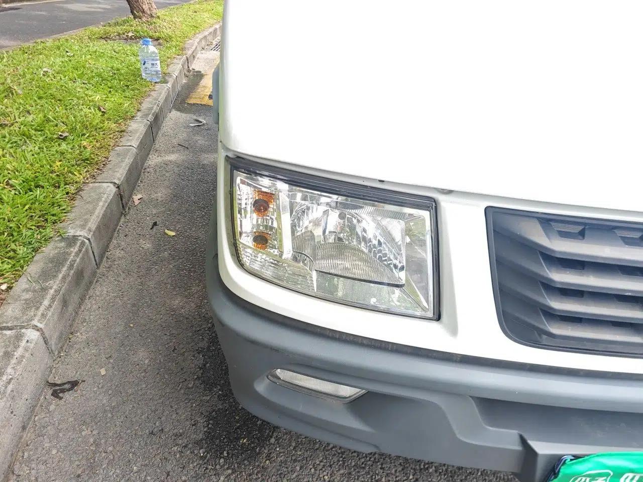 Iveco Daily 2021 2.8T V35 VAN厢式 Delivery Van 3-Seater Short Wheelbase Mid-Roof Design with Dual Tires and Side Sliding Doors — миниатюра 7