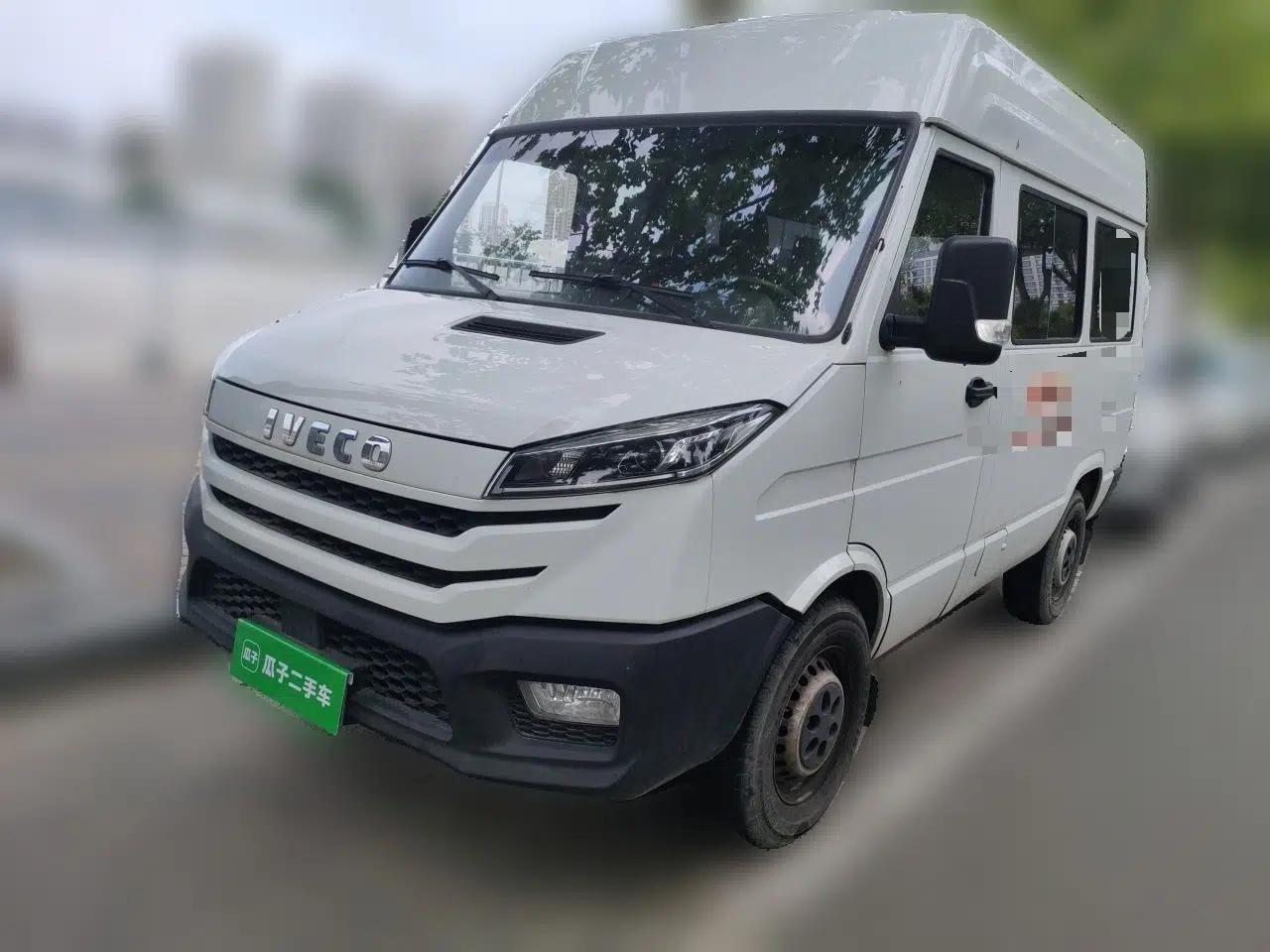 Iveco Daily 2023 2.5 Manual Diesel Five-Seater — миниатюра 1