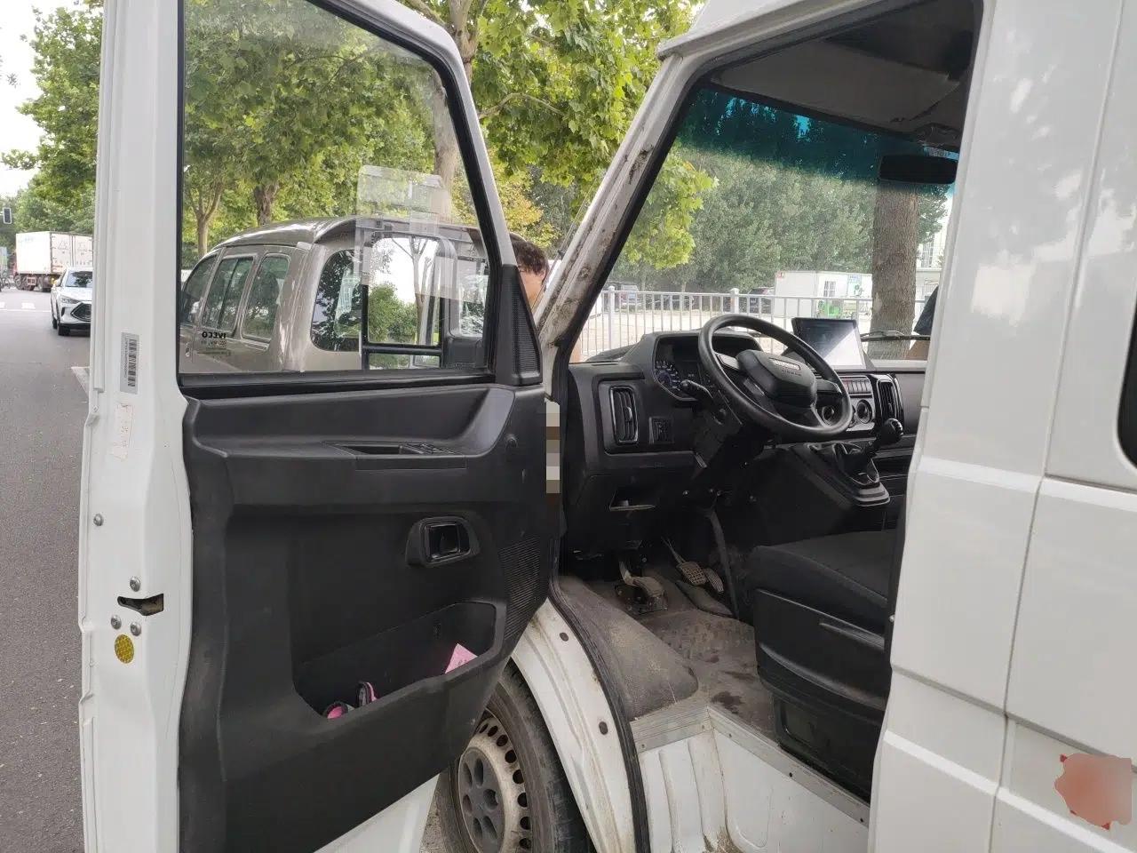 Iveco Daily 2023 2.5 Manual Diesel Five-Seater — миниатюра 16