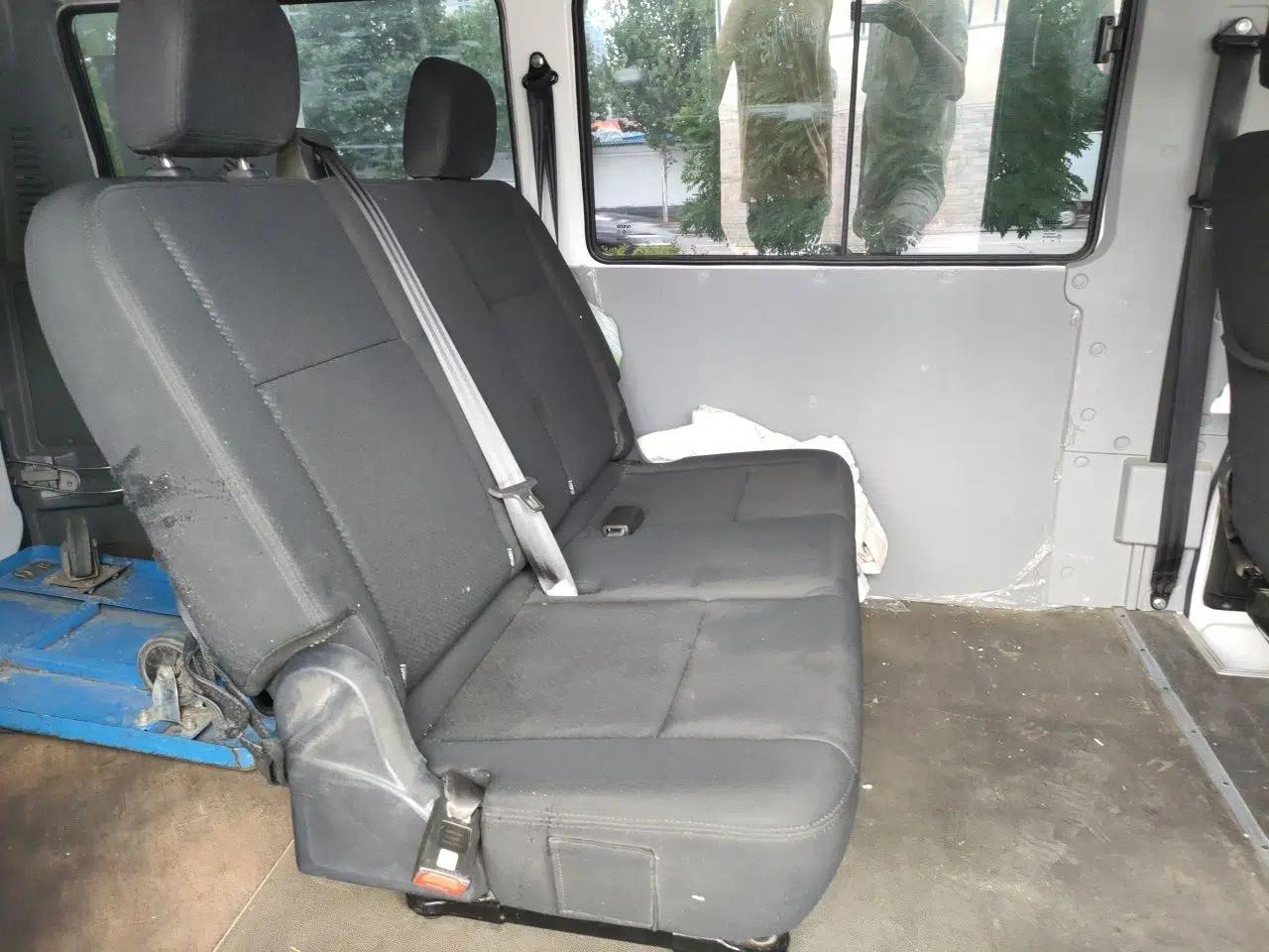 Iveco Daily 2023 2.5 Manual Diesel Five-Seater — миниатюра 17