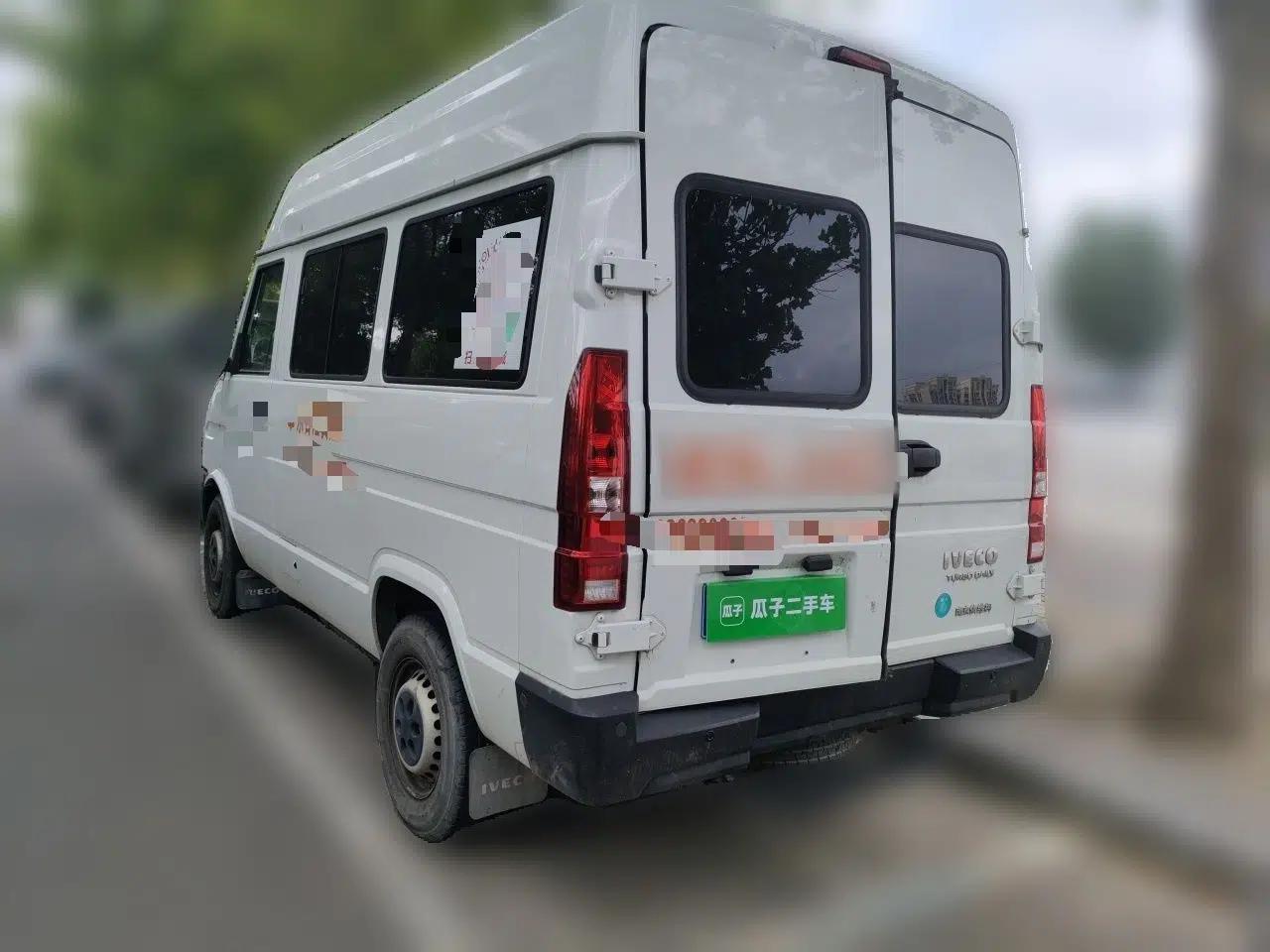 Iveco Daily 2023 2.5 Manual Diesel Five-Seater — миниатюра 4