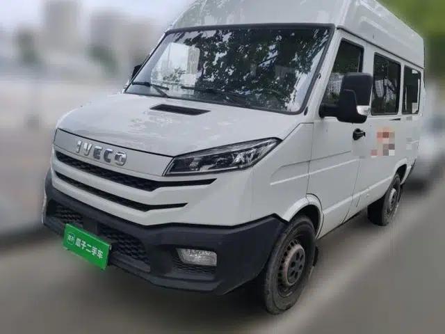 Iveco Daily 2023 2.5 Manual Diesel Five-Seater