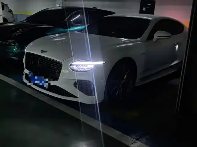 2025 Continental Plug-in Hybrid GT Ultimate Edition