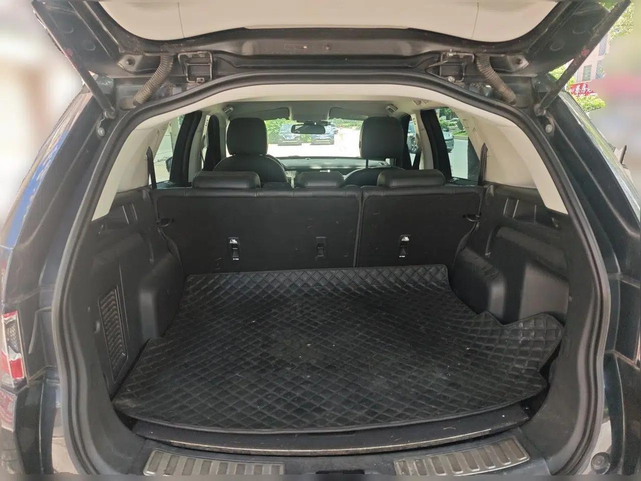 Land Rover Discovery Sport 2017 2.0T SE — миниатюра 16