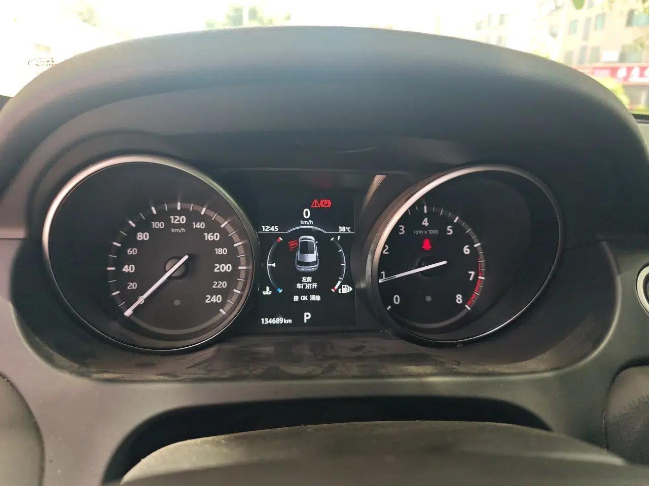 Land Rover Discovery Sport 2017 2.0T SE — миниатюра 8