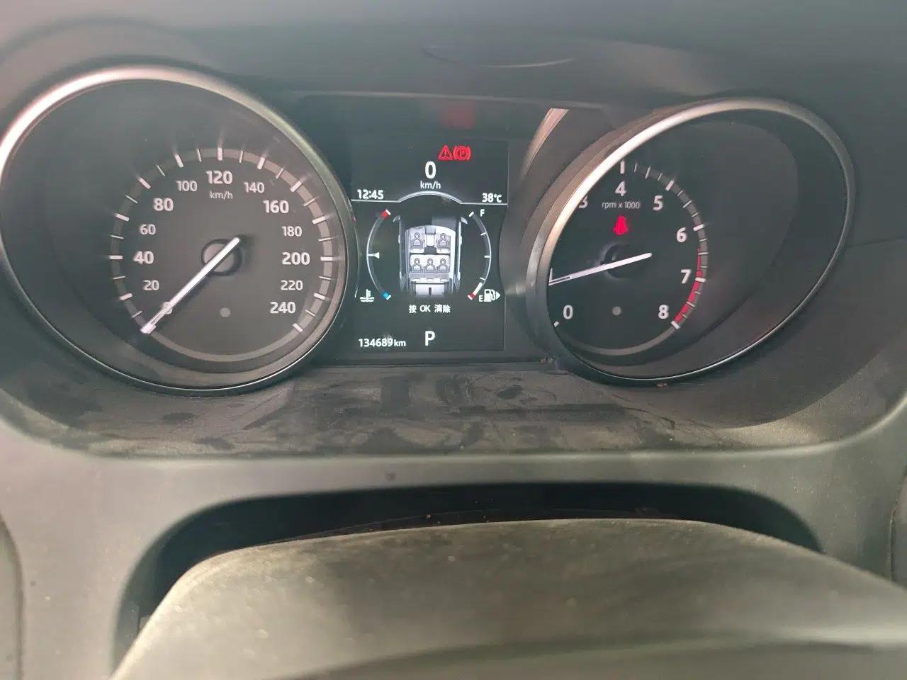 Land Rover Discovery Sport 2017 2.0T SE — миниатюра 9