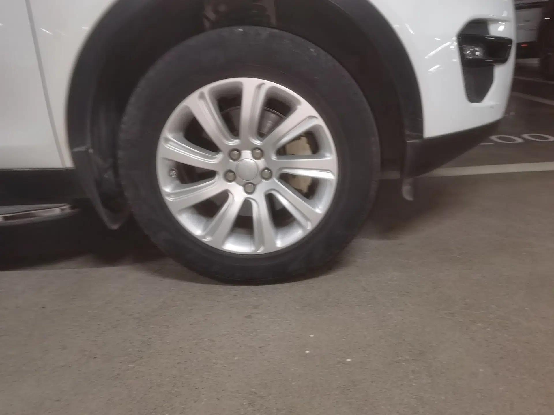 Land Rover Discovery Sport 2016 2.0T SE — миниатюра 5