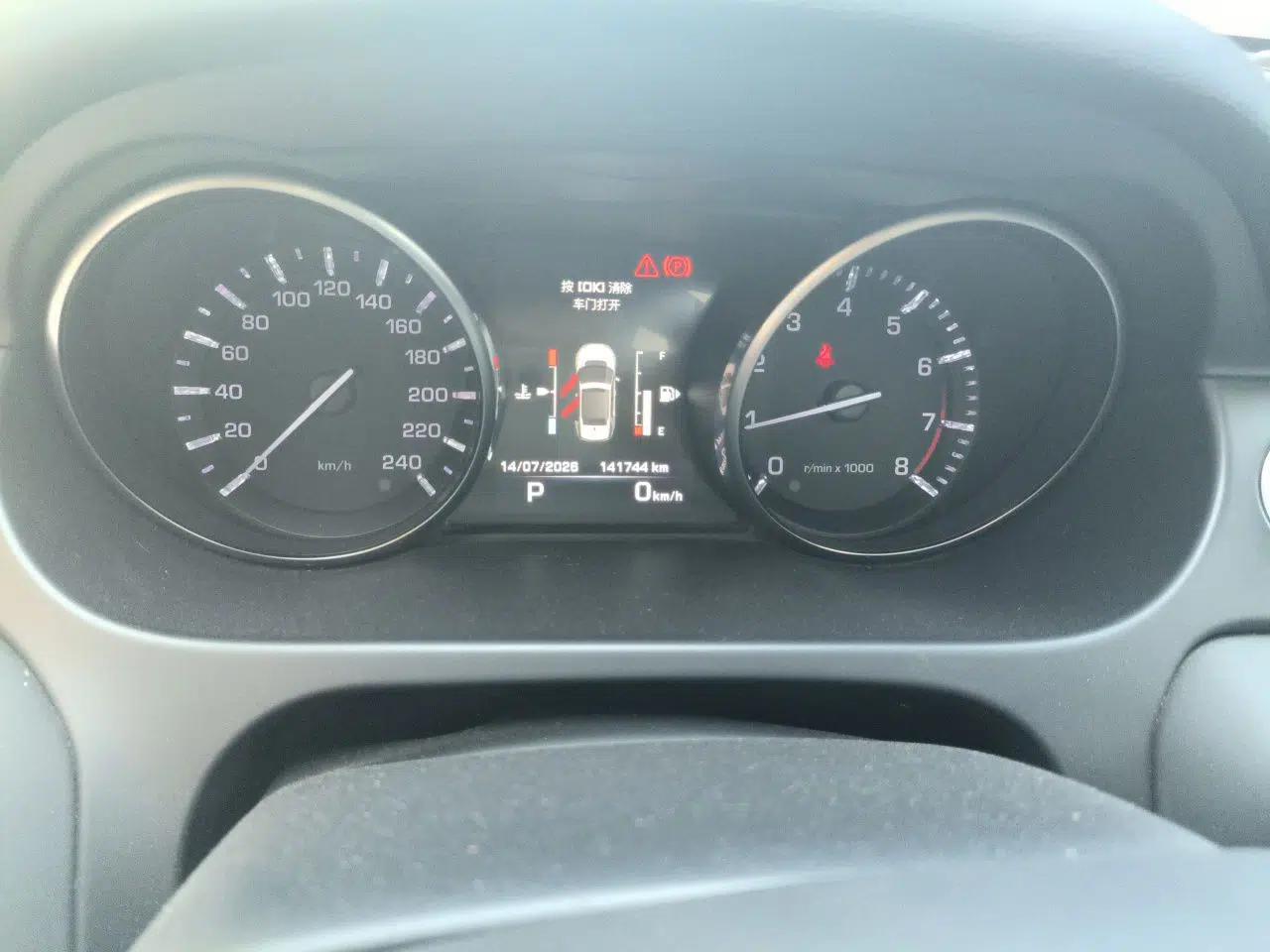 Land Rover Discovery Sport 2016 2.0T SE — миниатюра 12