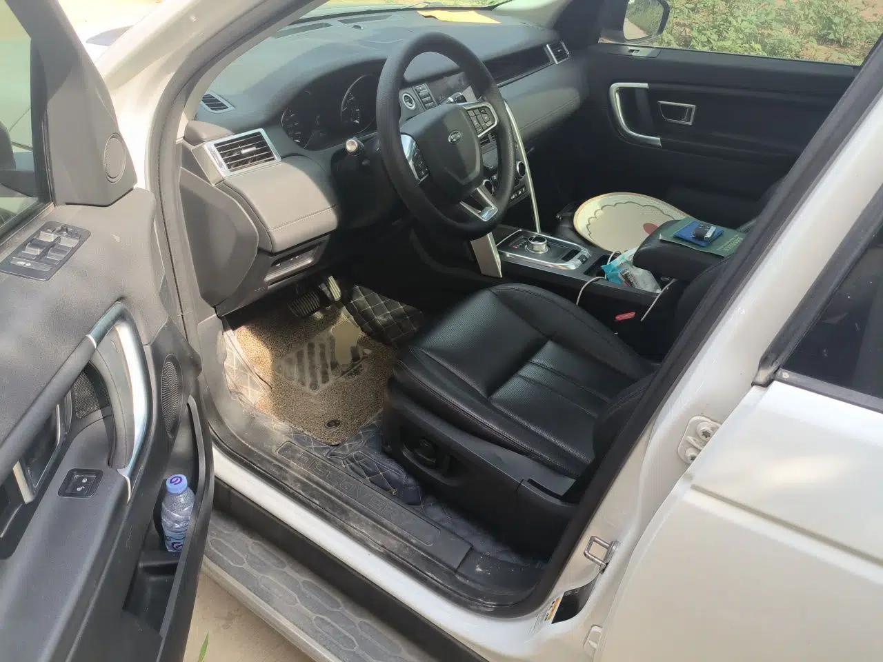 Land Rover Discovery Sport 2016 2.0T SE — миниатюра 16