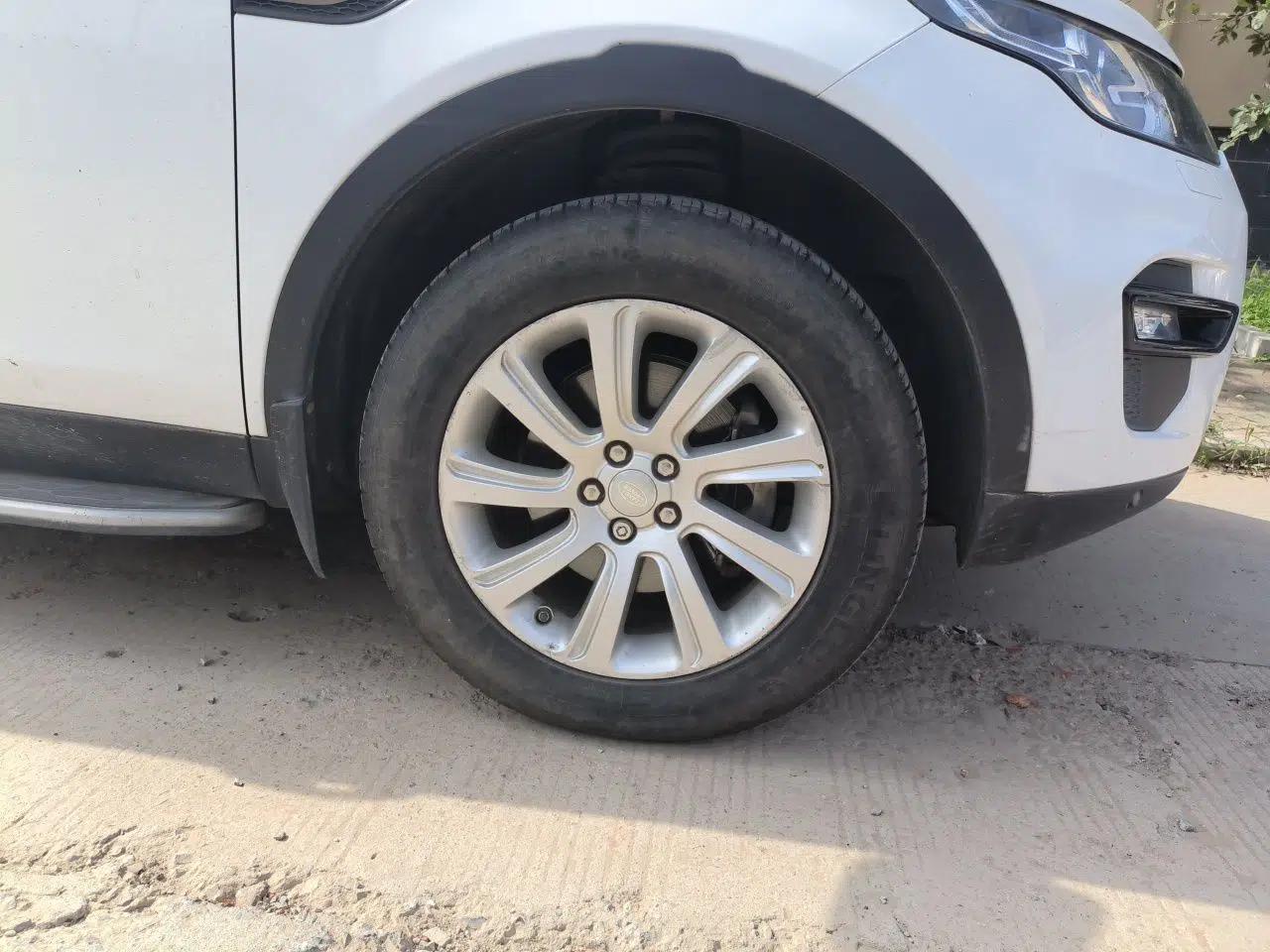 Land Rover Discovery Sport 2016 2.0T SE — миниатюра 8