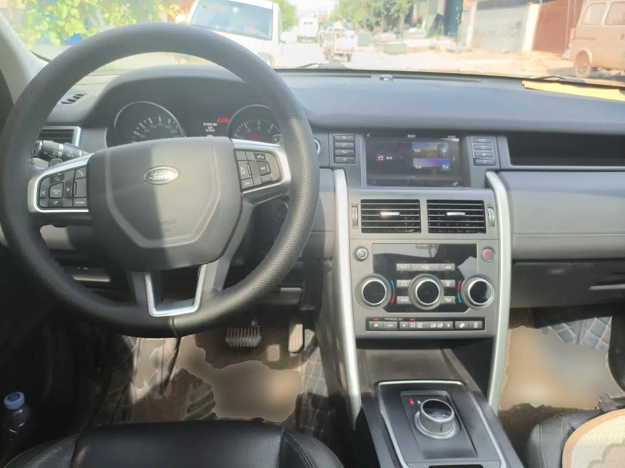 Land Rover Discovery Sport 2016 2.0T SE — миниатюра 9
