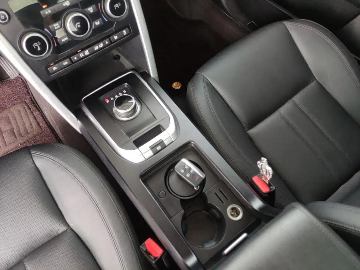 Land Rover Discovery Sport 2017 2.0T SE — миниатюра 16