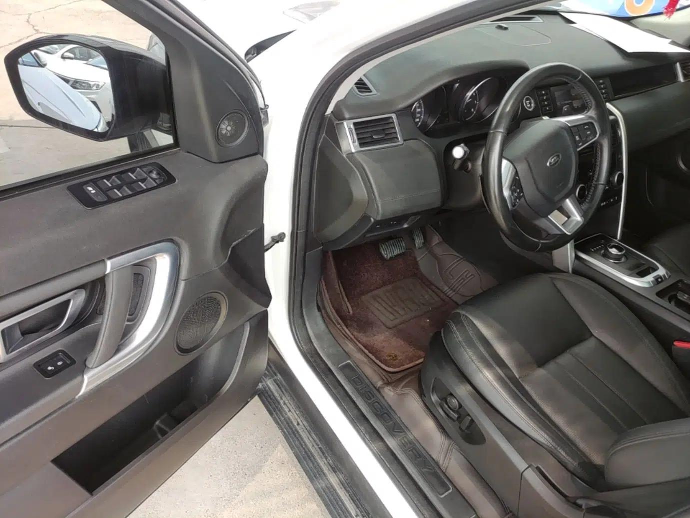Land Rover Discovery Sport 2017 2.0T SE — миниатюра 18