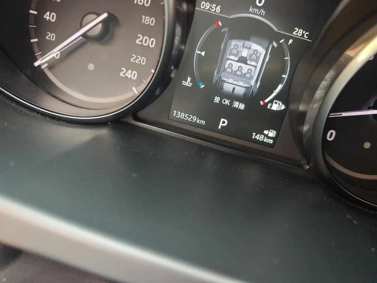Land Rover Discovery Sport 2017 2.0T SE — миниатюра 12