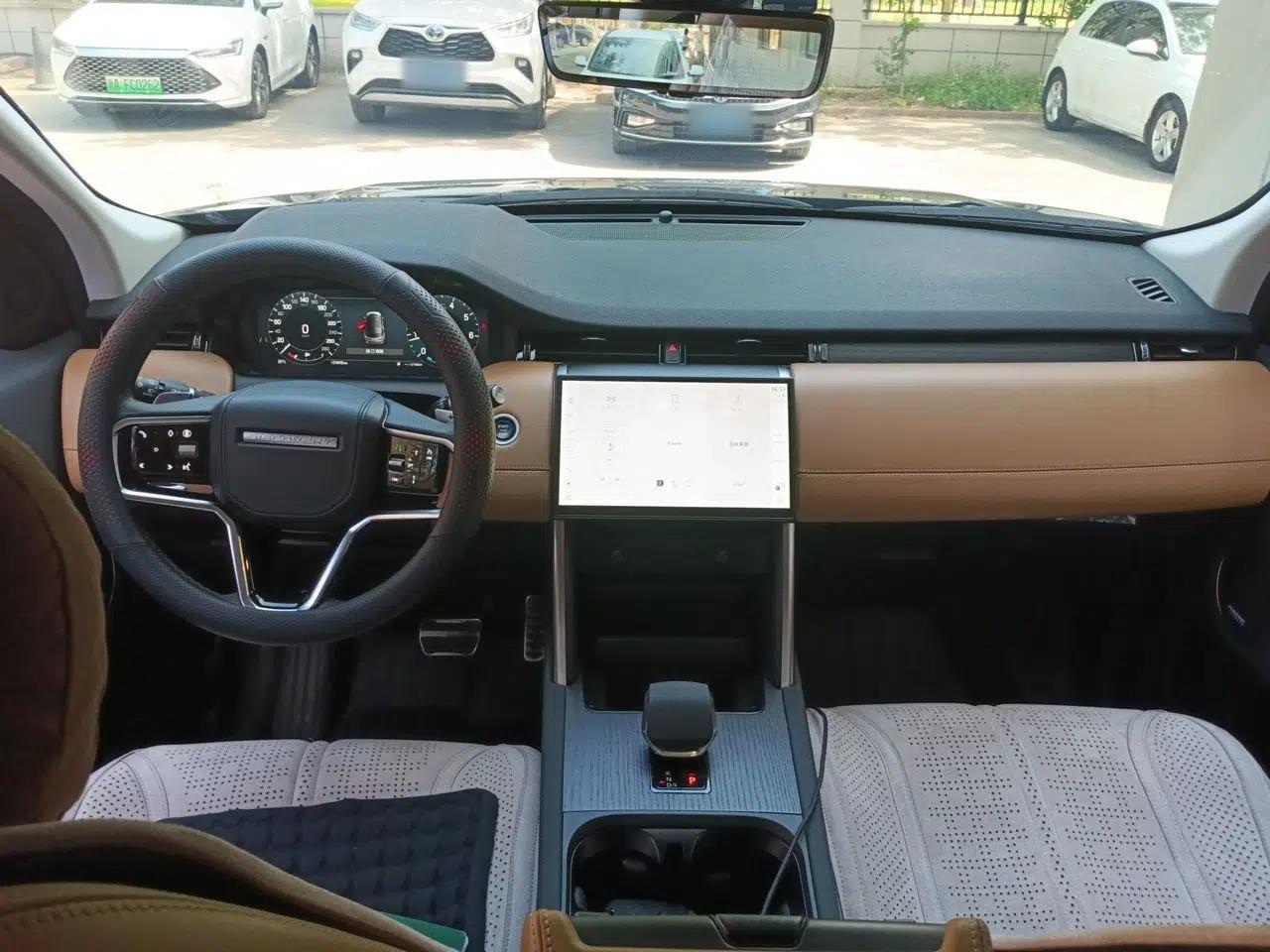 Land Rover Discovery Sport 2024 Luxury Custom Edition — миниатюра 9