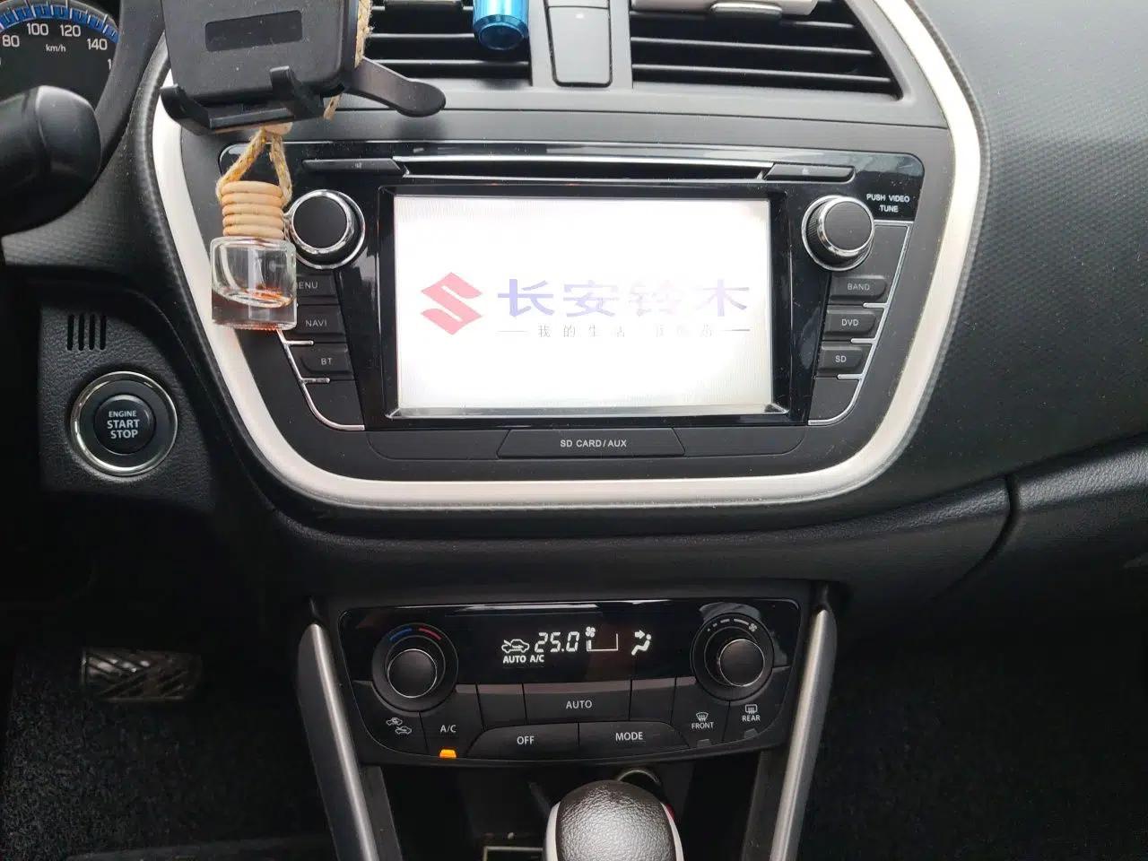 Suzuki S-Cross 2014 1.6L CVT Two-Wheel Drive Elite Version — миниатюра 13