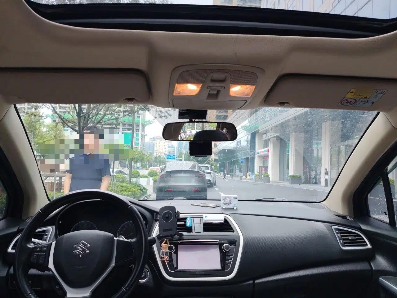 Suzuki S-Cross 2014 1.6L CVT Two-Wheel Drive Elite Version — миниатюра 9