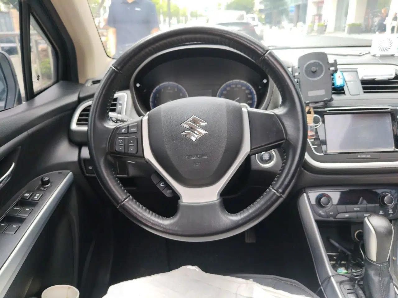 Suzuki S-Cross 2014 1.6L CVT Two-Wheel Drive Elite Version — миниатюра 10