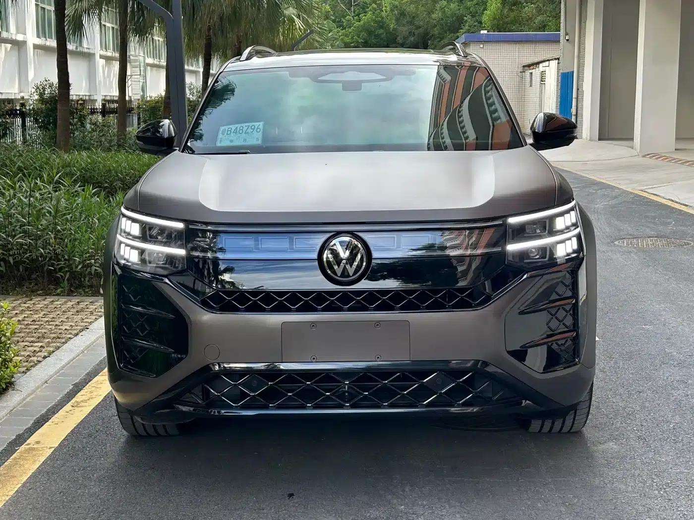 2025 Teramont Pro 450TSI 4WD Summit Edition — миниатюра 2