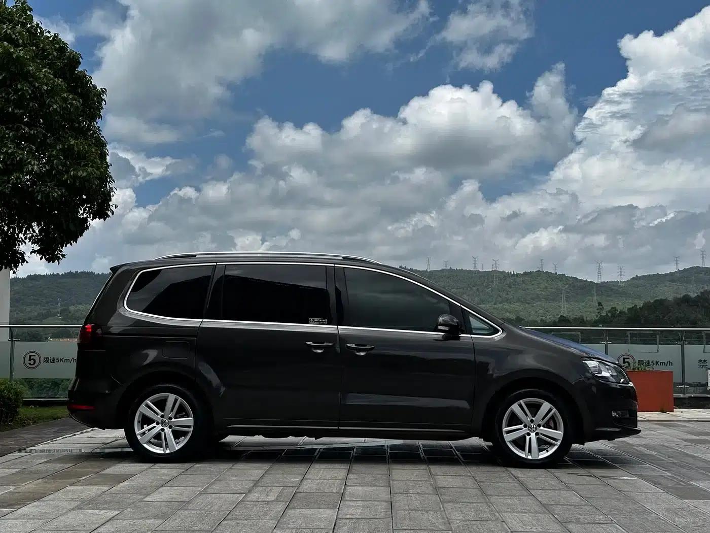 2018 Sharan 380TSI Comfort 7-seater — миниатюра 4