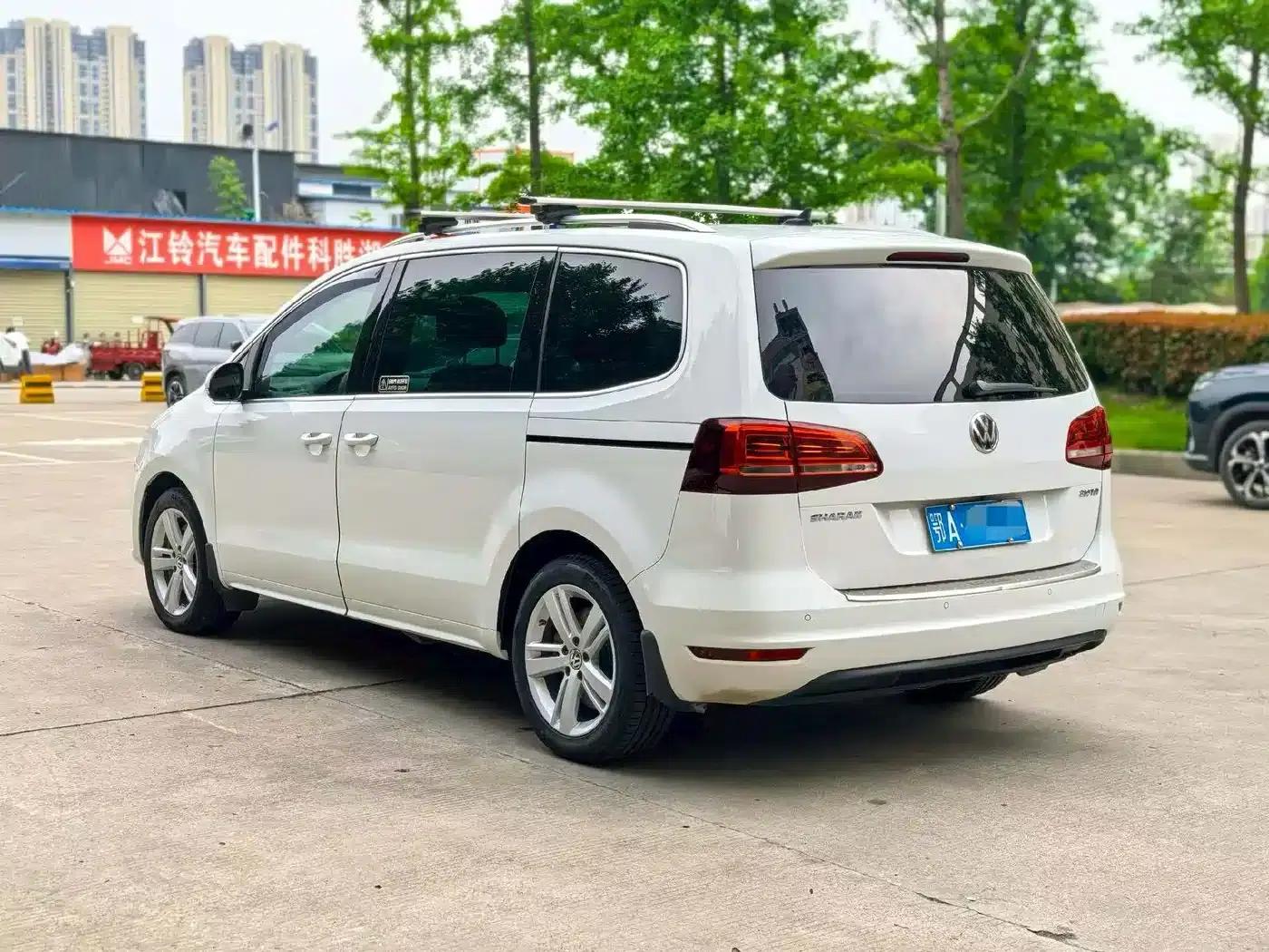 2016 Sharan 380TSI Comfort 7-seater — миниатюра 9