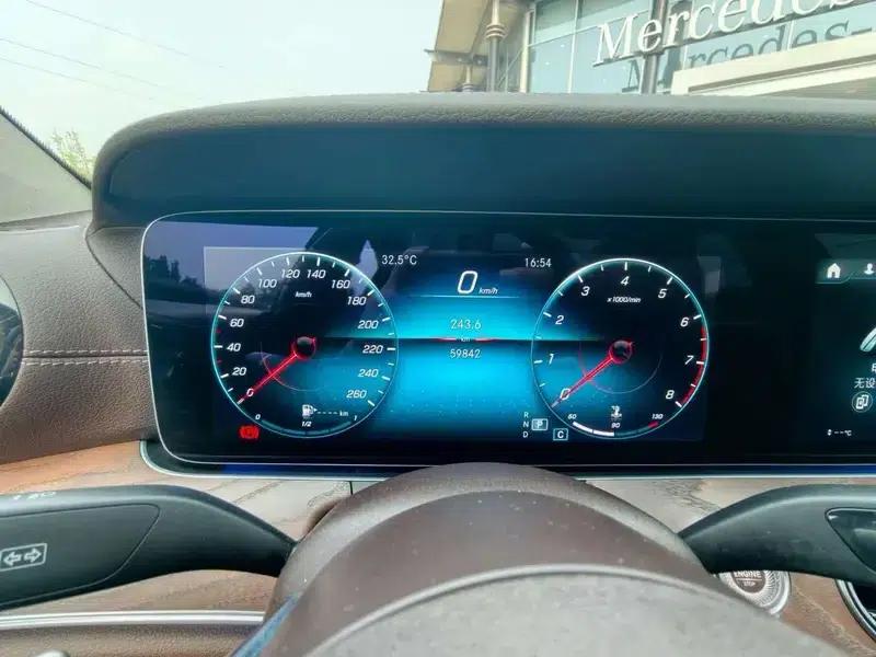 2023 Mercedes-Benz E-Class E 260 L Sedan — миниатюра 11