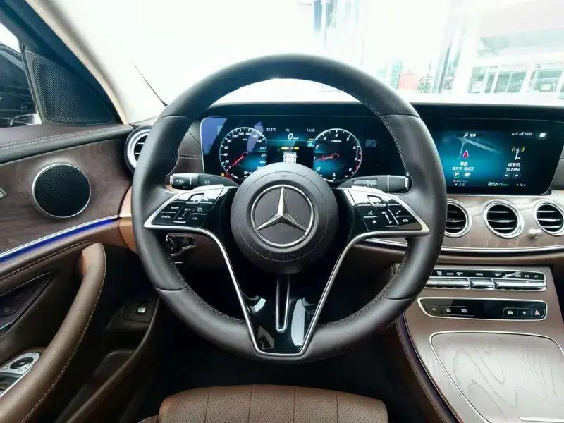 2023 Mercedes-Benz E-Class E 260 L Sedan — миниатюра 12
