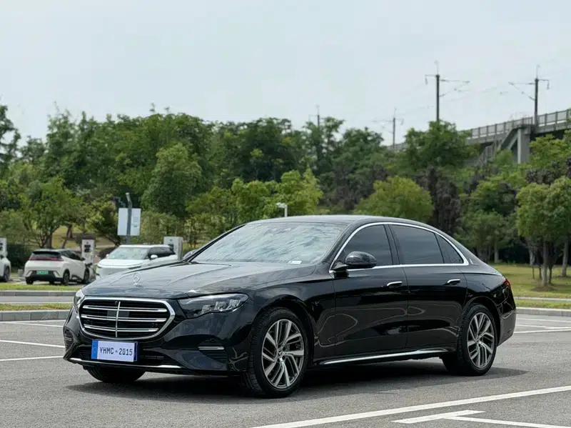 Mercedes-Benz E-Class 2024 E 300 L Fashion Sedan — миниатюра 1