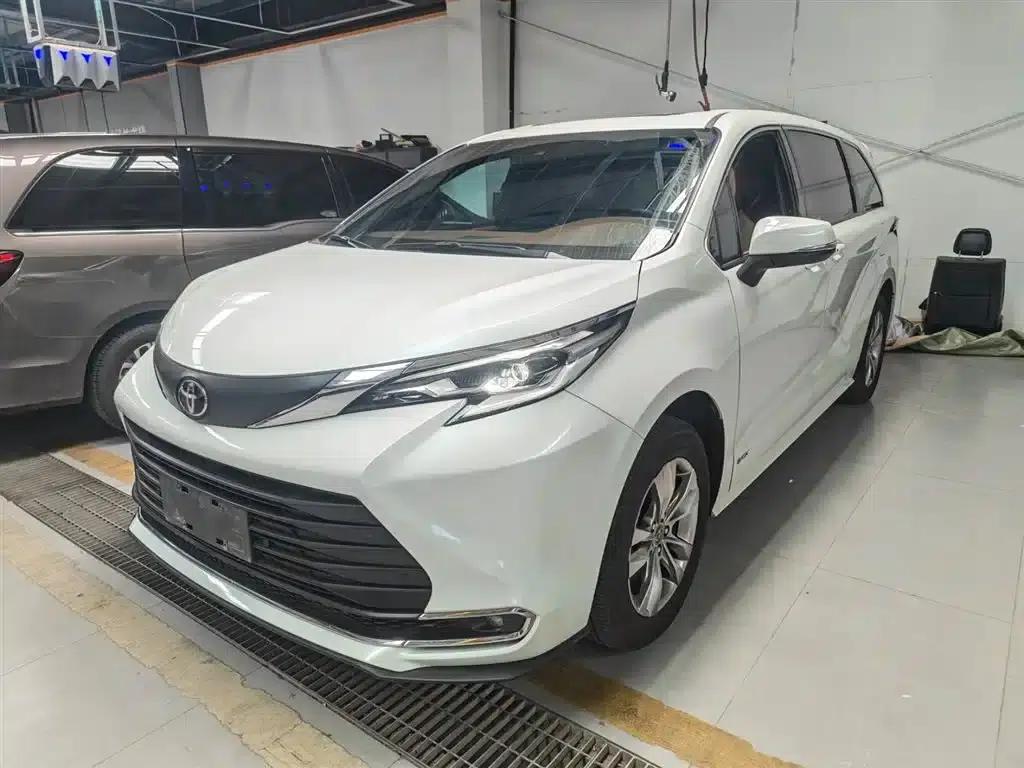 2024 Sienna 2.5L Hybrid Comfort Edition — миниатюра 1
