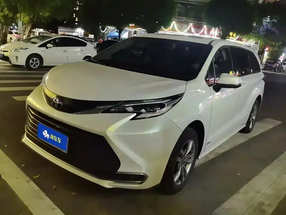 2024 Sienna 2.5L Hybrid Comfort Edition — миниатюра 1