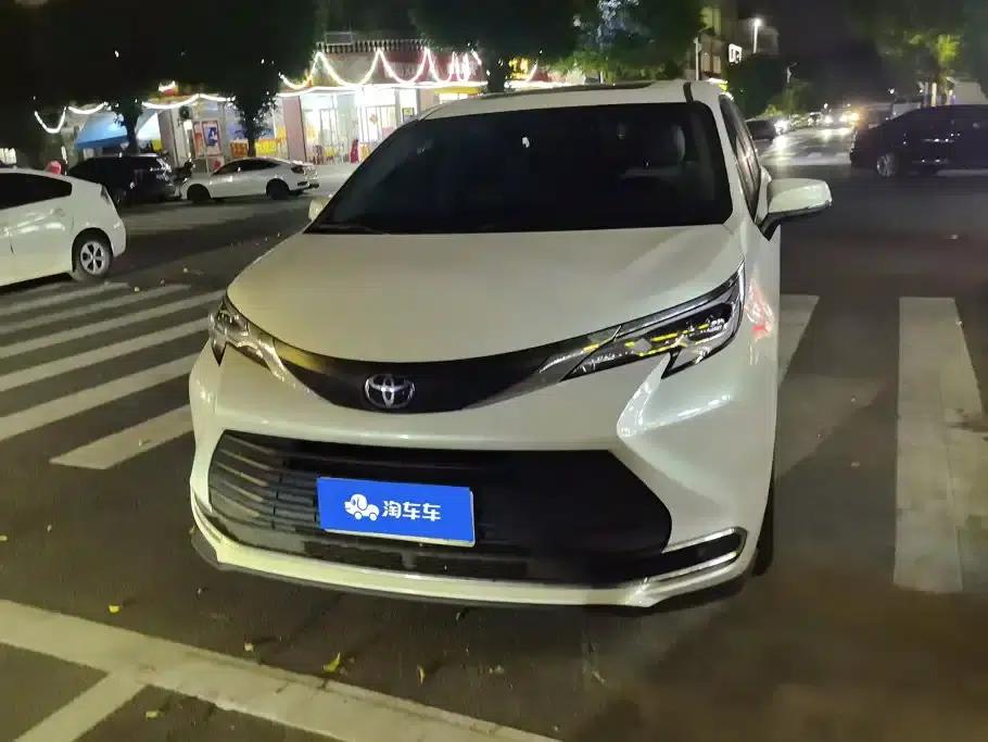 2024 Sienna 2.5L Hybrid Comfort Edition — миниатюра 2