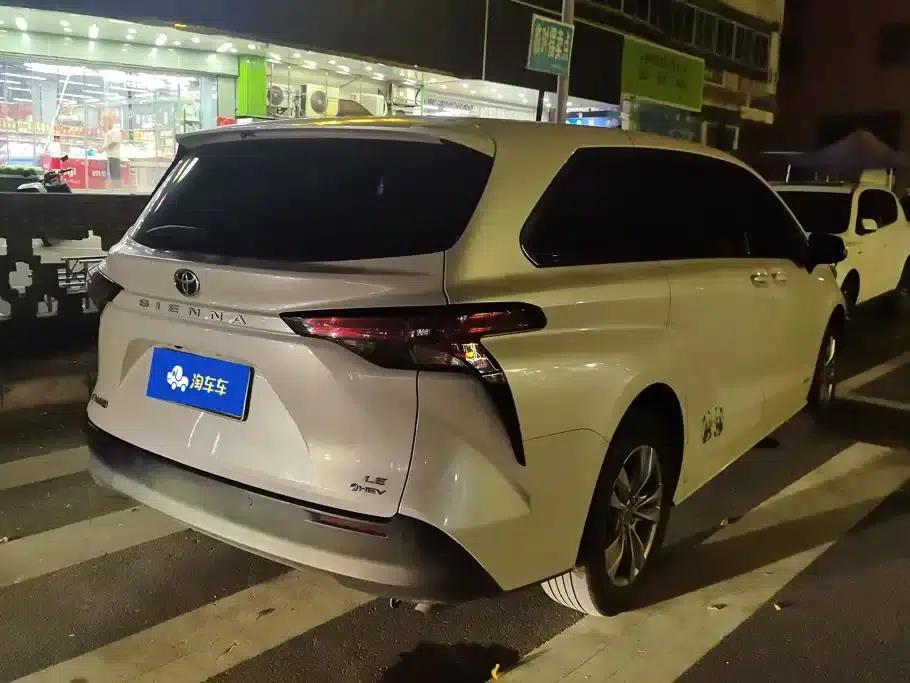 2024 Sienna 2.5L Hybrid Comfort Edition — миниатюра 3