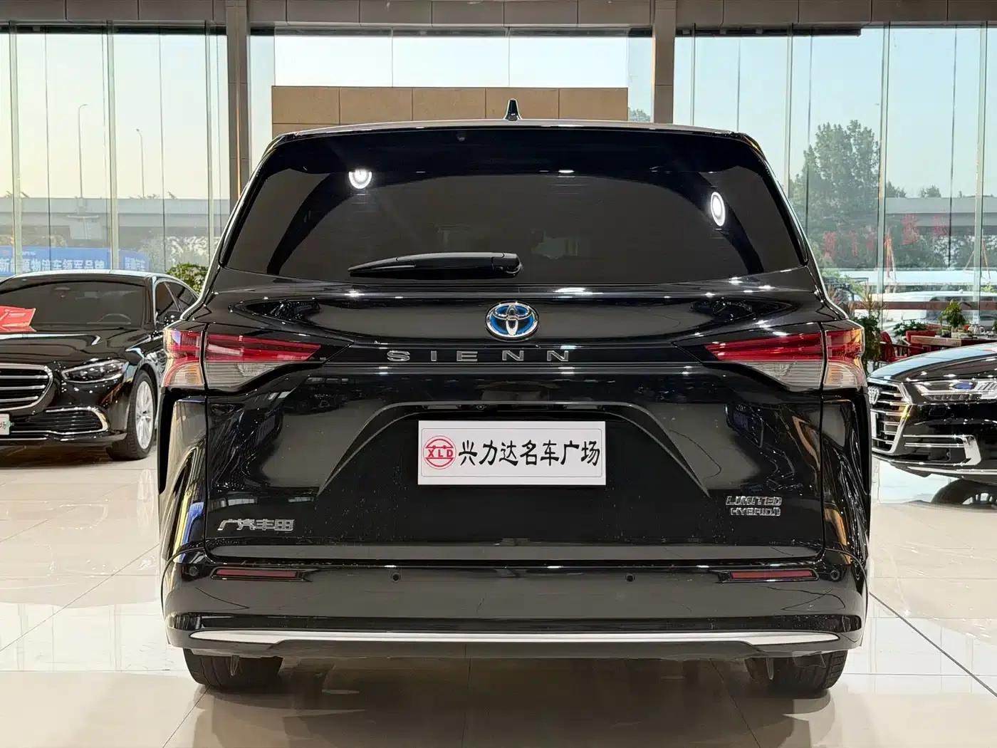 2021 Sienna 2.5L Hybrid Premium Edition — миниатюра 4