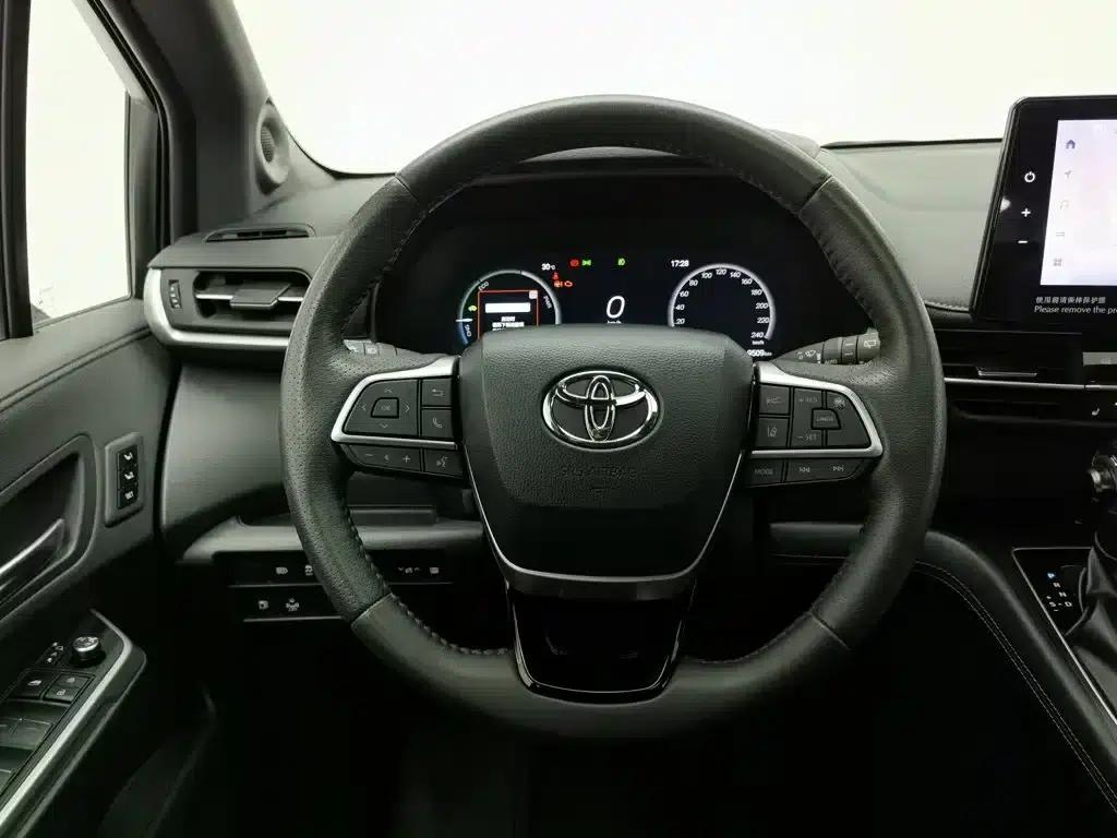 2024 Sienna 2.5L Hybrid Platinum Edition — миниатюра 11