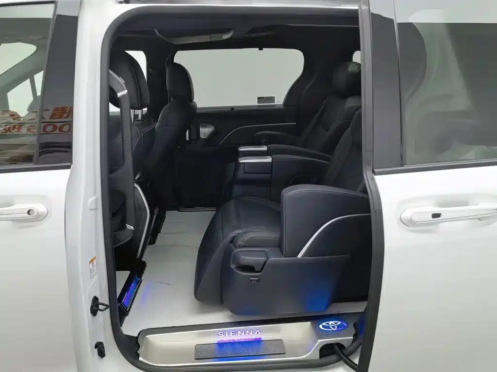 2024 Sienna 2.5L Hybrid Platinum Edition — миниатюра 15