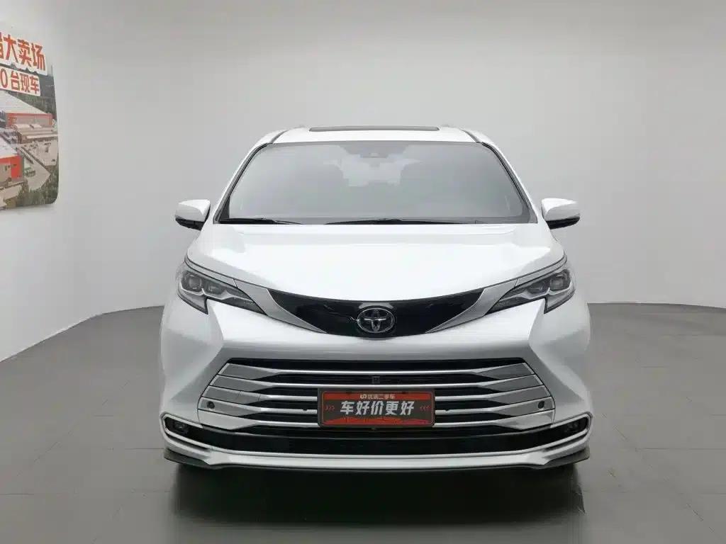 2024 Sienna 2.5L Hybrid Platinum Edition — миниатюра 3