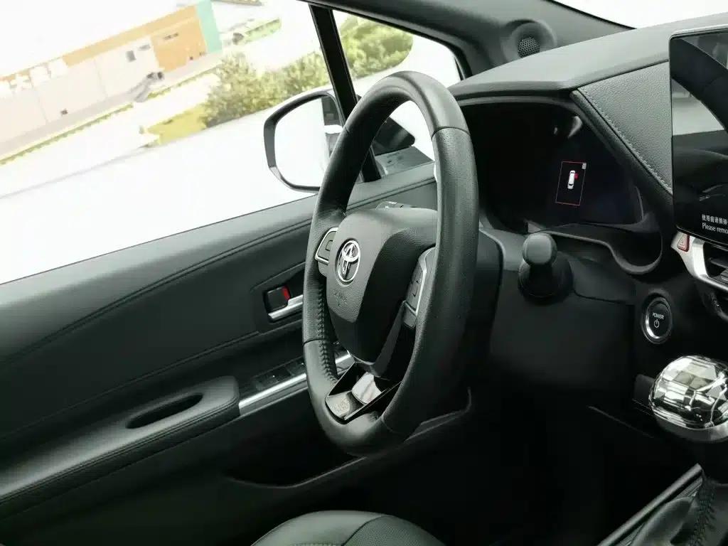 2024 Sienna 2.5L Hybrid Platinum Edition — миниатюра 22