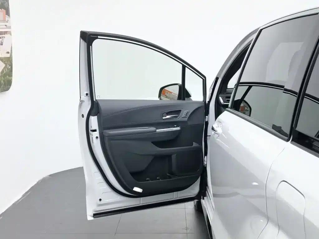 2024 Sienna 2.5L Hybrid Platinum Edition — миниатюра 8