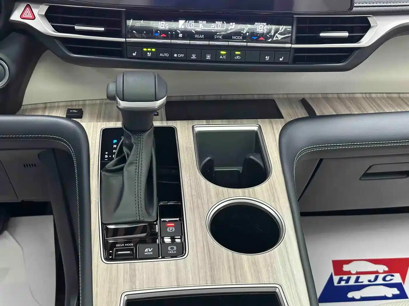 2026 Sienna 2.5L Hybrid AWD Premium Edition — миниатюра 13