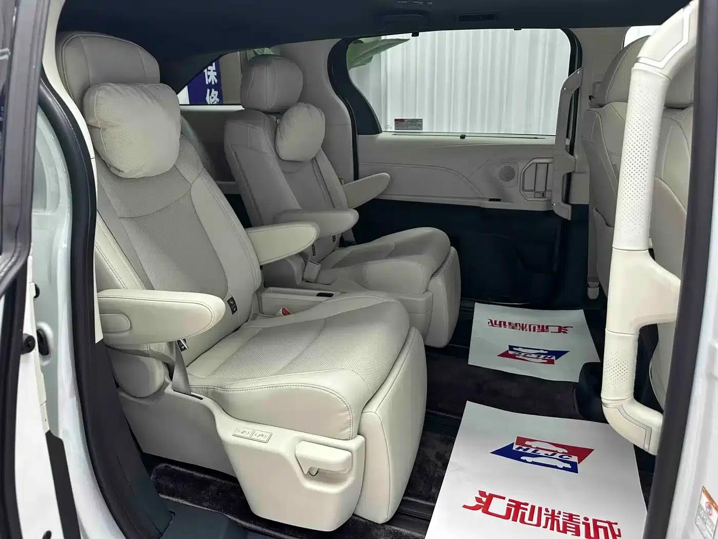 2026 Sienna 2.5L Hybrid AWD Premium Edition — миниатюра 18
