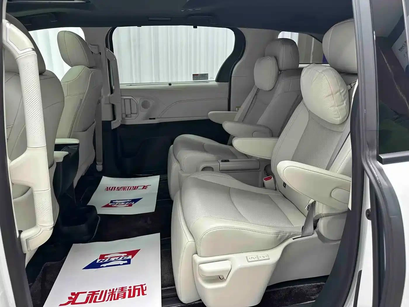 2026 Sienna 2.5L Hybrid AWD Premium Edition — миниатюра 8