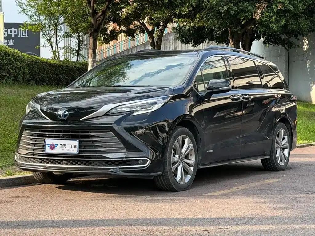2024 Sienna 2.5L Hybrid Premium Edition — миниатюра 1