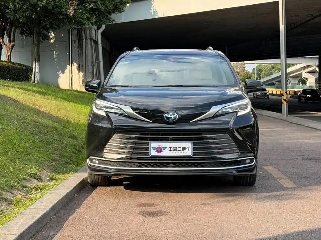 2024 Sienna 2.5L Hybrid Premium Edition — миниатюра 2