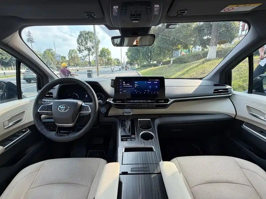 2024 Sienna 2.5L Hybrid Premium Edition — миниатюра 11