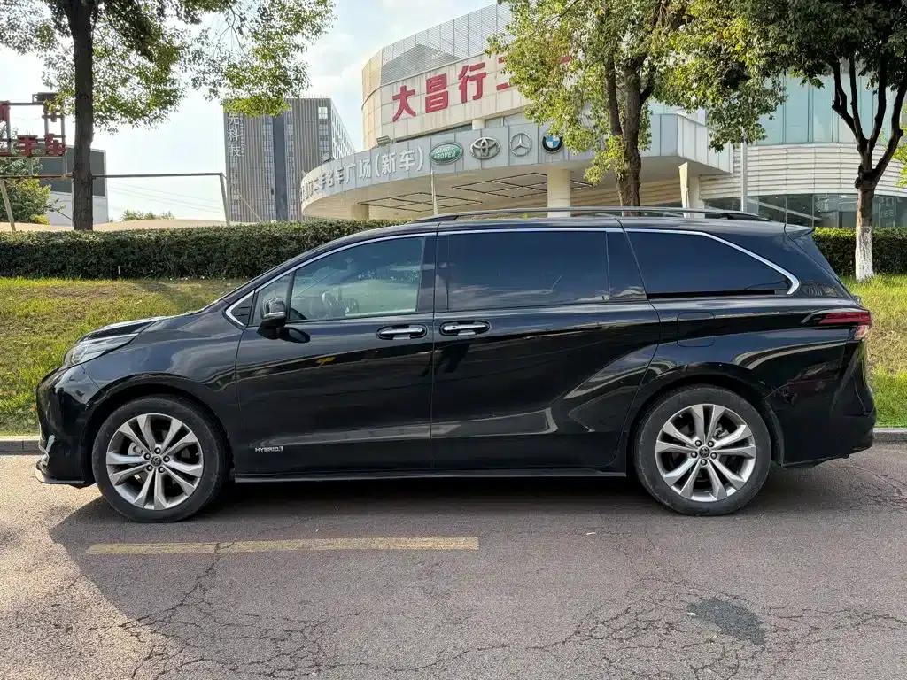 2024 Sienna 2.5L Hybrid Premium Edition — миниатюра 3