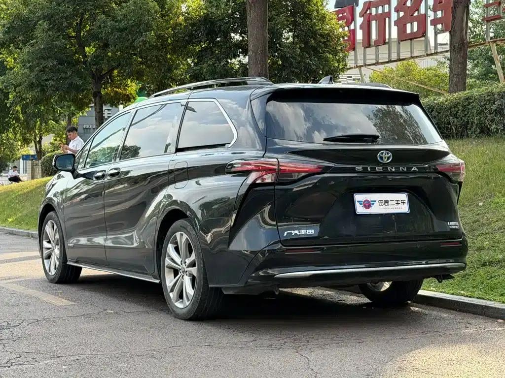 2024 Sienna 2.5L Hybrid Premium Edition — миниатюра 4