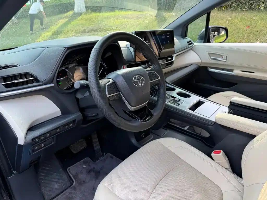 2024 Sienna 2.5L Hybrid Premium Edition — миниатюра 7