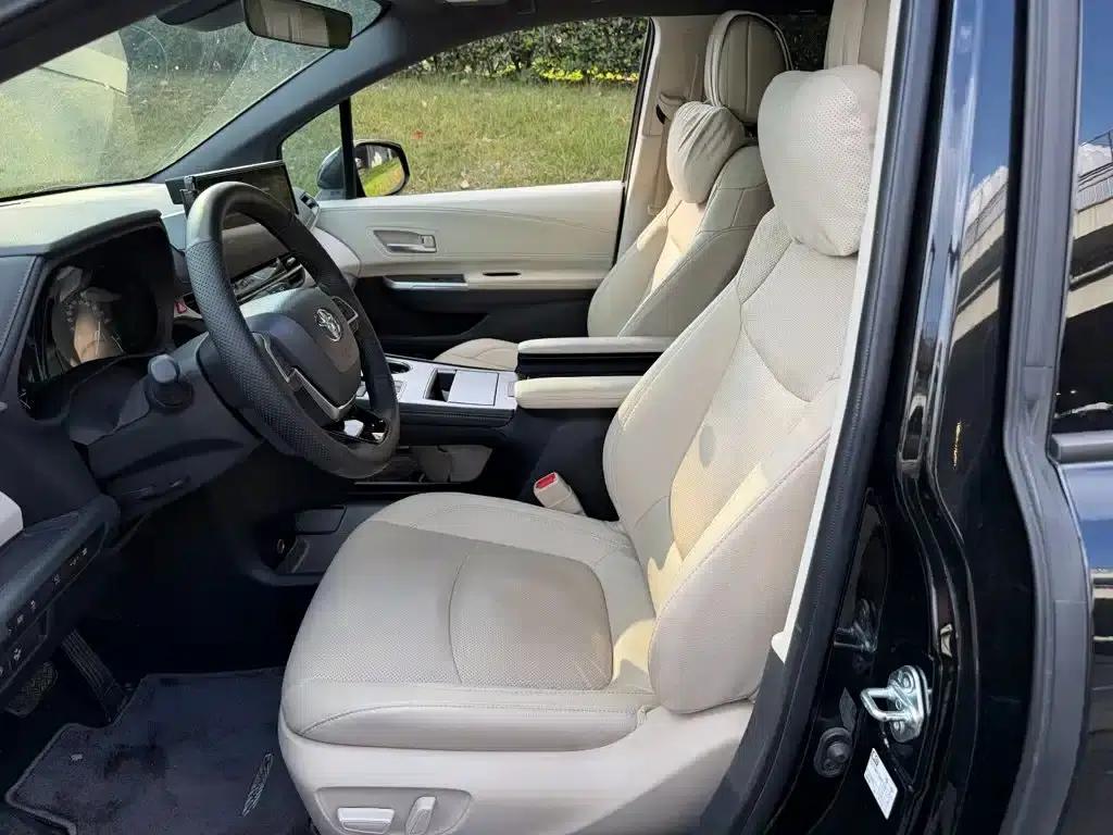 2024 Sienna 2.5L Hybrid Premium Edition — миниатюра 8