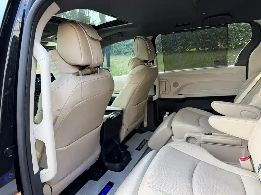 2024 Sienna 2.5L Hybrid Premium Edition — миниатюра 9